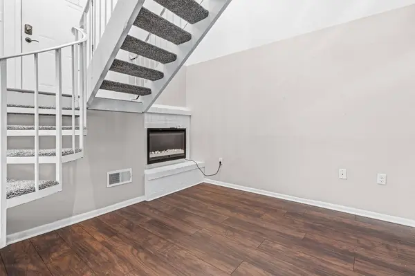 5527 E Bavarian PASS, Minneapolis, MN 55432