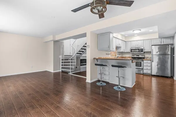 5527 E Bavarian PASS, Minneapolis, MN 55432