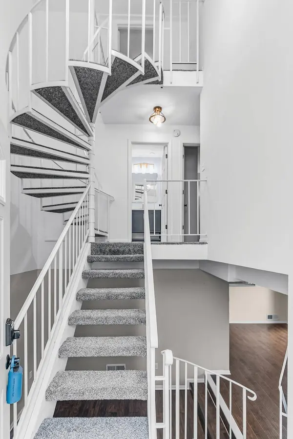 5527 E Bavarian PASS, Minneapolis, MN 55432