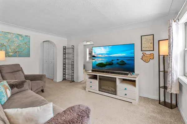 176 Hanson RD, Mahtomedi, MN 55115