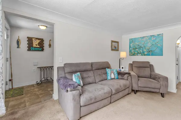 176 Hanson RD, Mahtomedi, MN 55115