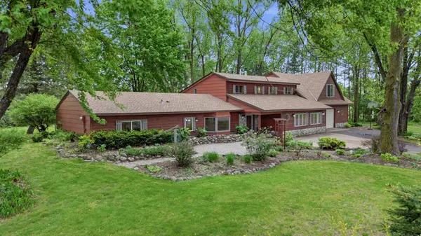 639 Barbara LN, Lino Lakes, MN 55014