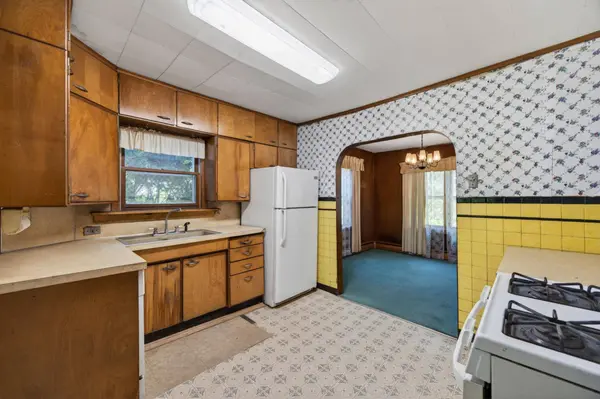 4025 Clover AVE, Vadnais Heights, MN 55127