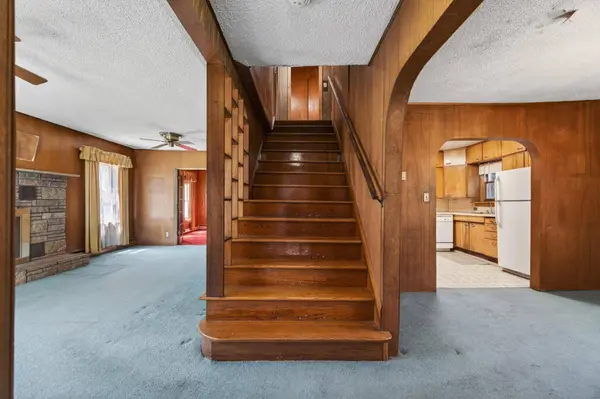4025 Clover AVE, Vadnais Heights, MN 55127