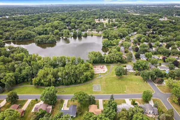 917 Arbogast ST, Shoreview, MN 55126