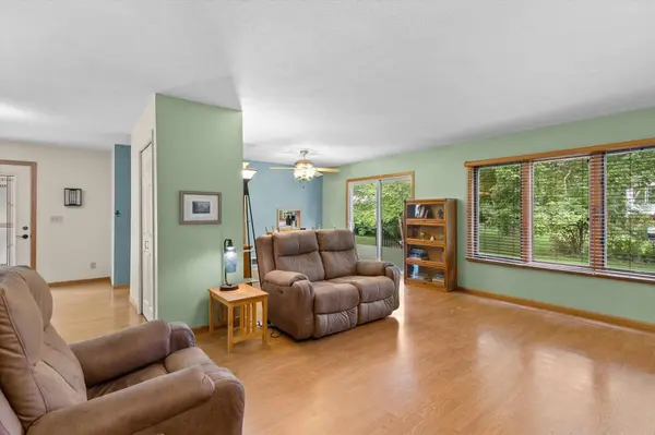 917 Arbogast ST, Shoreview, MN 55126