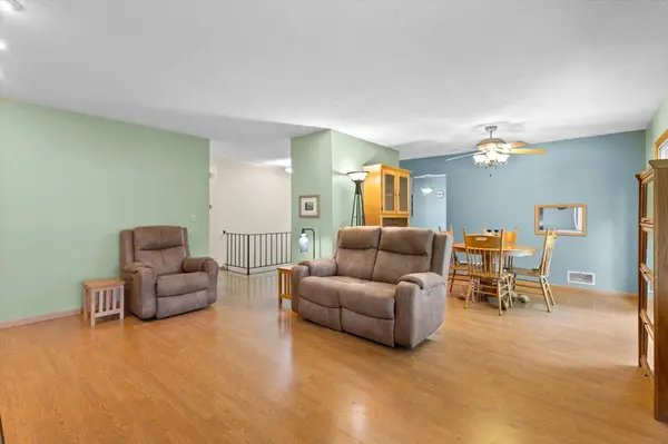 917 Arbogast ST, Shoreview, MN 55126