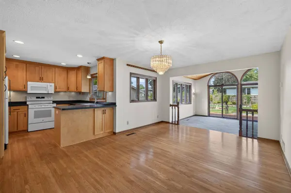 2352 Sioux CT, New Brighton, MN 55112