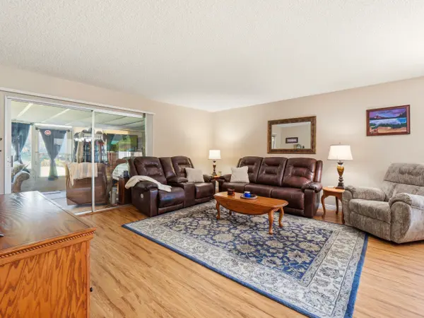 19401 Oak Crossing Rd, Newhall, CA 91321-1432
