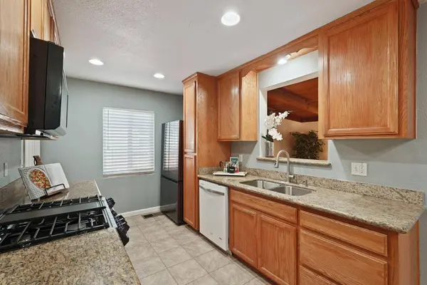1260 Middlefield AVE, Stockton, CA 95204