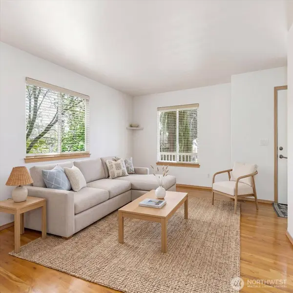 726 SW Puffin ST, Oak Harbor, WA 98277