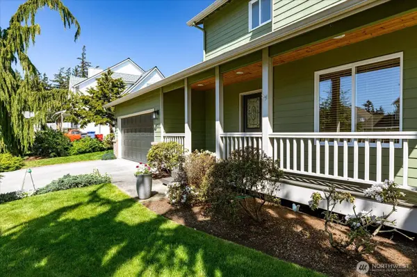 726 SW Puffin ST, Oak Harbor, WA 98277
