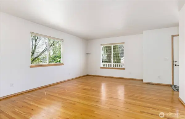 726 SW Puffin ST, Oak Harbor, WA 98277