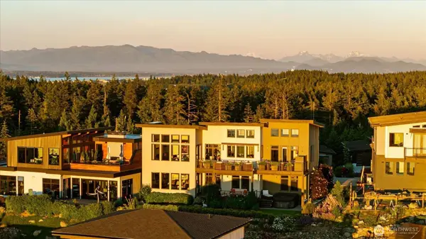 3945 Rock Ridge Pkwy, Anacortes, WA 98221