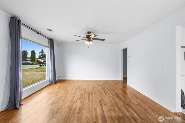 376 SE Glencoe ST, Oak Harbor, WA 98277