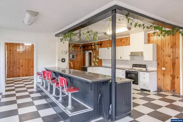 96470 99 Hwy, Junction City, OR 97448