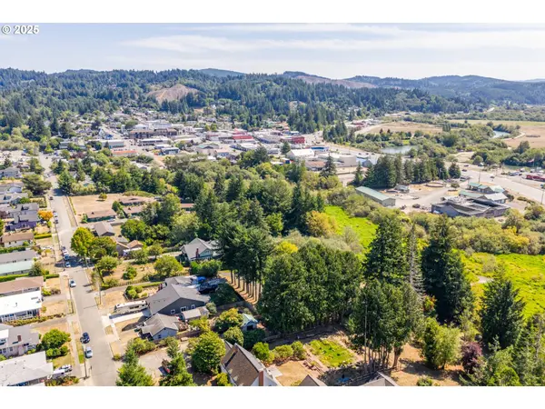 547 W 4TH ST, Coquille, OR 97423