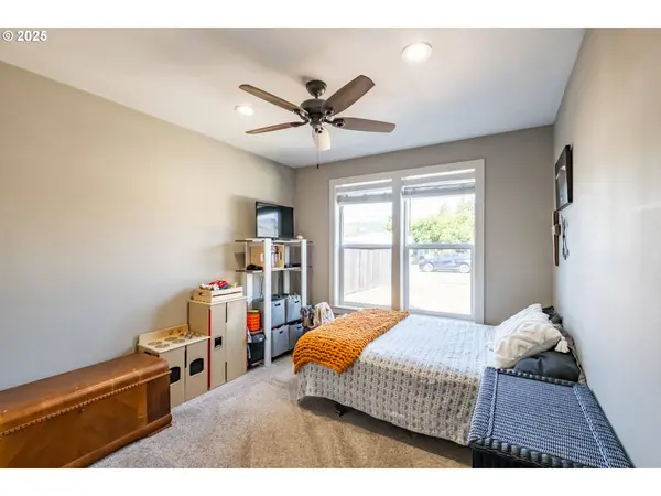 547 W 4TH ST, Coquille, OR 97423