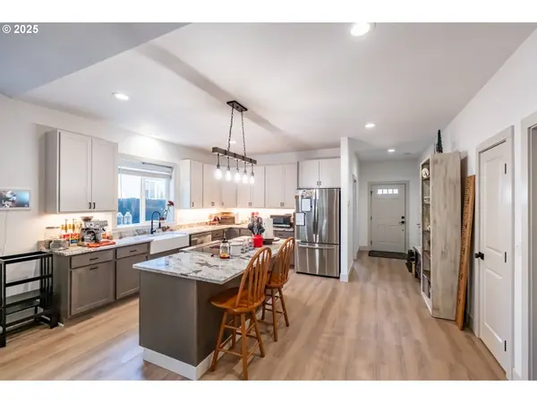 547 W 4TH ST, Coquille, OR 97423