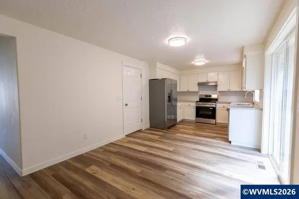 384 Lower LaVista Dr, Salem, OR 97304