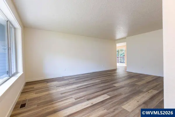 384 Lower LaVista Dr, Salem, OR 97304