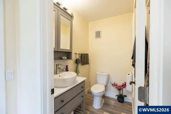 40235 Rainbow Dr, Scio, OR 97374