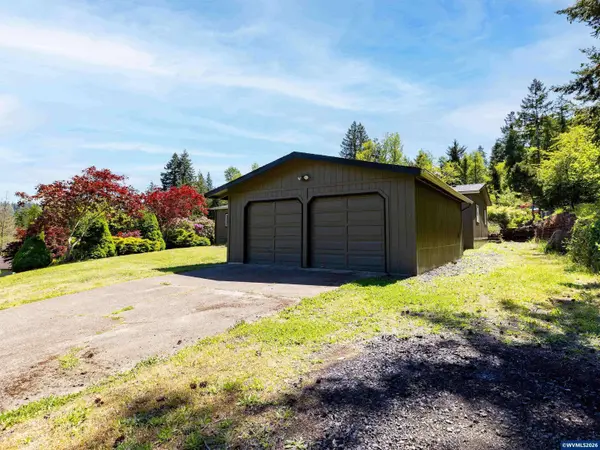 1225 Canyon Dr, Toledo, OR 97391