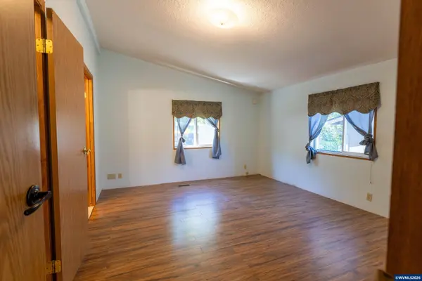 1225 Canyon Dr, Toledo, OR 97391