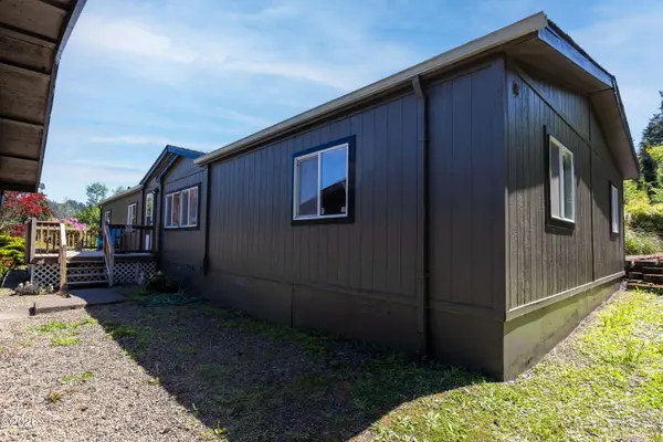 1225 NE CANYON DR DR, Toledo, OR 97391