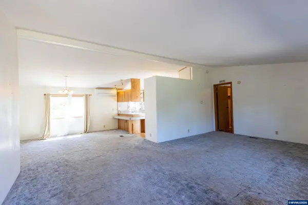 1225 Canyon Dr, Toledo, OR 97391
