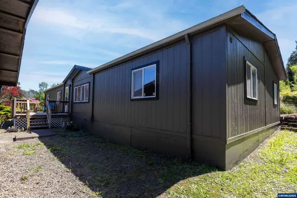 1225 Canyon Dr, Toledo, OR 97391
