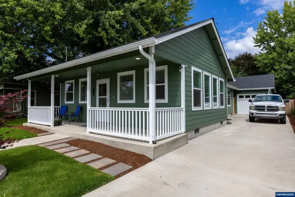 233 15th St, Philomath, OR 97370