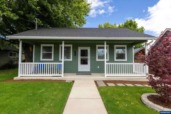 233 15th St, Philomath, OR 97370