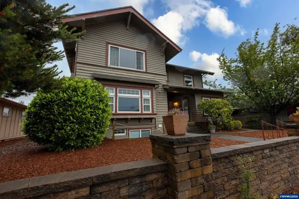 2306 3rd St, Tillamook, OR 97141