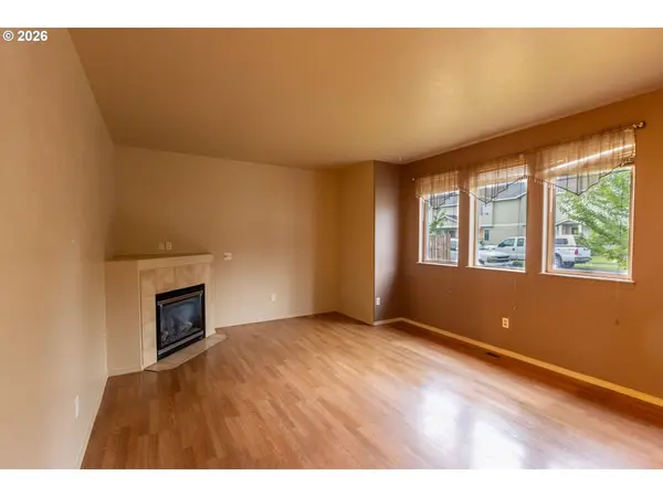 374 NW 25TH ST, Redmond, OR 97756