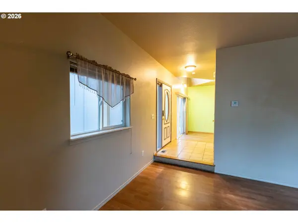 374 NW 25TH ST, Redmond, OR 97756