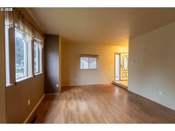 374 NW 25TH ST, Redmond, OR 97756