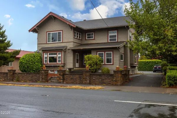 2306 3rd ST, Tillamook, OR 97141