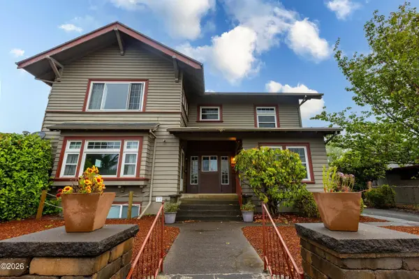 2306 3rd ST, Tillamook, OR 97141
