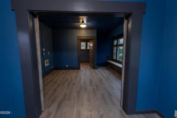 2306 3rd ST, Tillamook, OR 97141