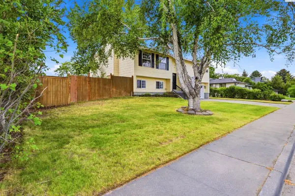 4517 W 14th Ave, Kennewick, WA 99338