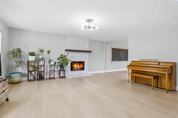 4517 W 14th Ave, Kennewick, WA 99338