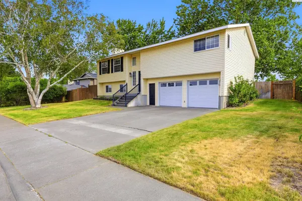 4517 W 14th Ave, Kennewick, WA 99338