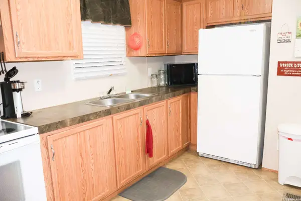 1250 Darst Creek, Seguin, TX 78155