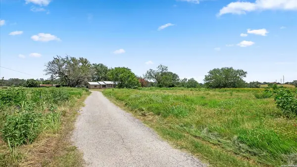 15510 US HIGHWAY 87 W, Adkins, TX 78101