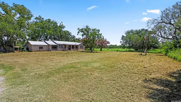 15510 US HIGHWAY 87 W, Adkins, TX 78101