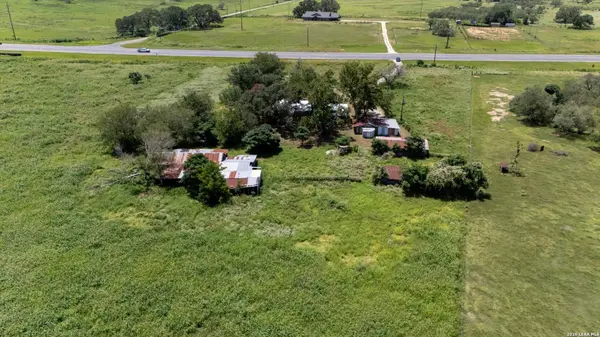 15510 US HIGHWAY 87 W, Adkins, TX 78101
