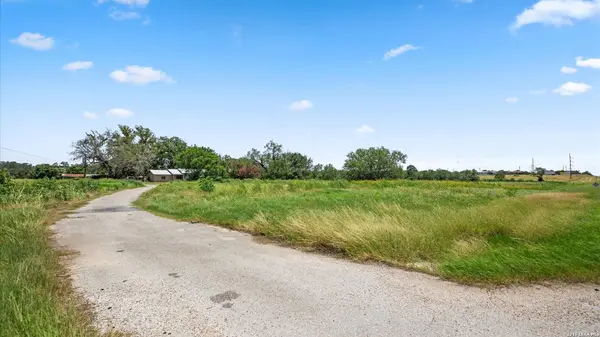 15510 US HIGHWAY 87 W, Adkins, TX 78101