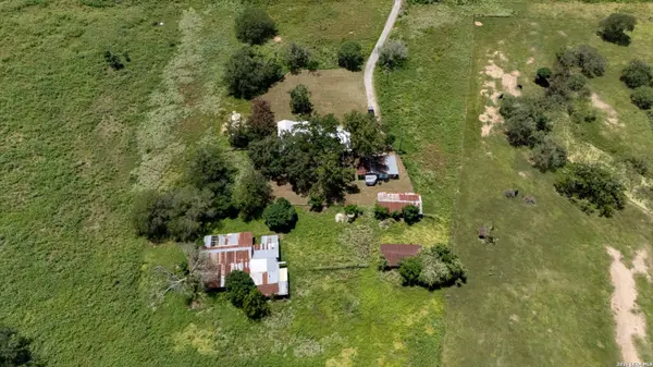 15510 US HIGHWAY 87 W, Adkins, TX 78101