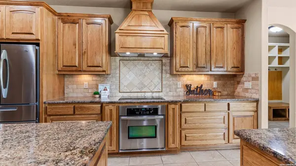 192 COPPER RIDGE DR, La Vernia, TX 78121